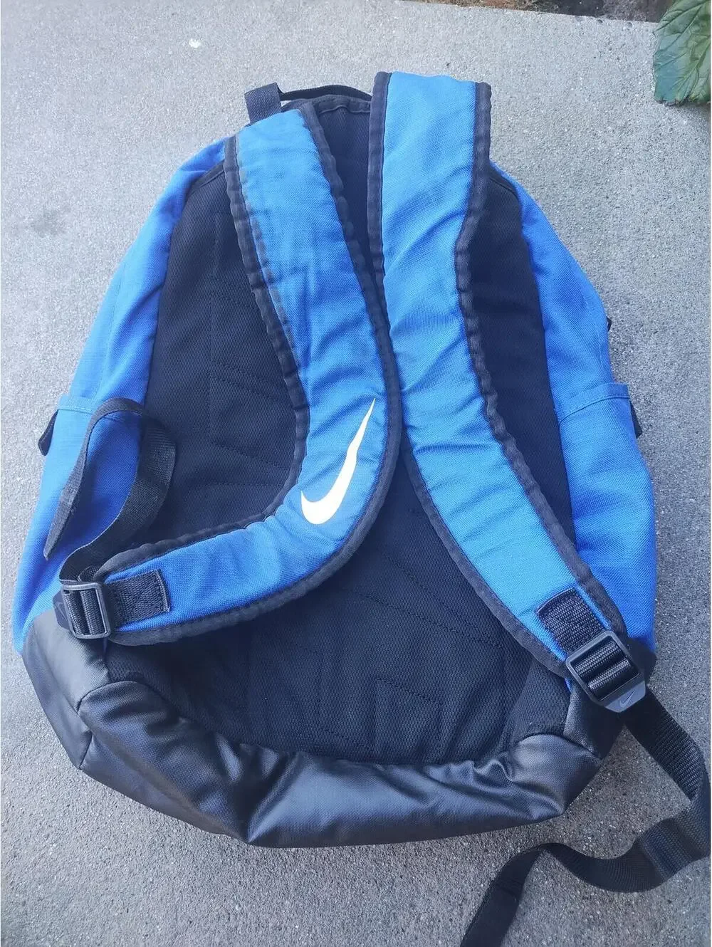 Nike Backpack/Book Bag Royal Blue Compartments and drawstring‎ bag